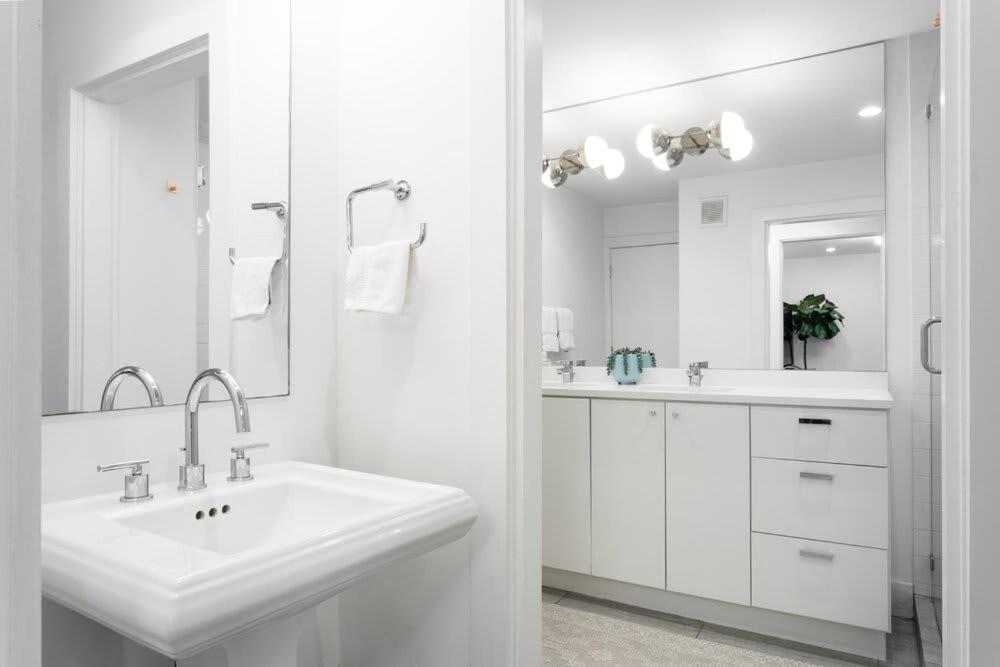 Chic Clarksville 2Br Condo Near Downtown Остин Экстерьер фото